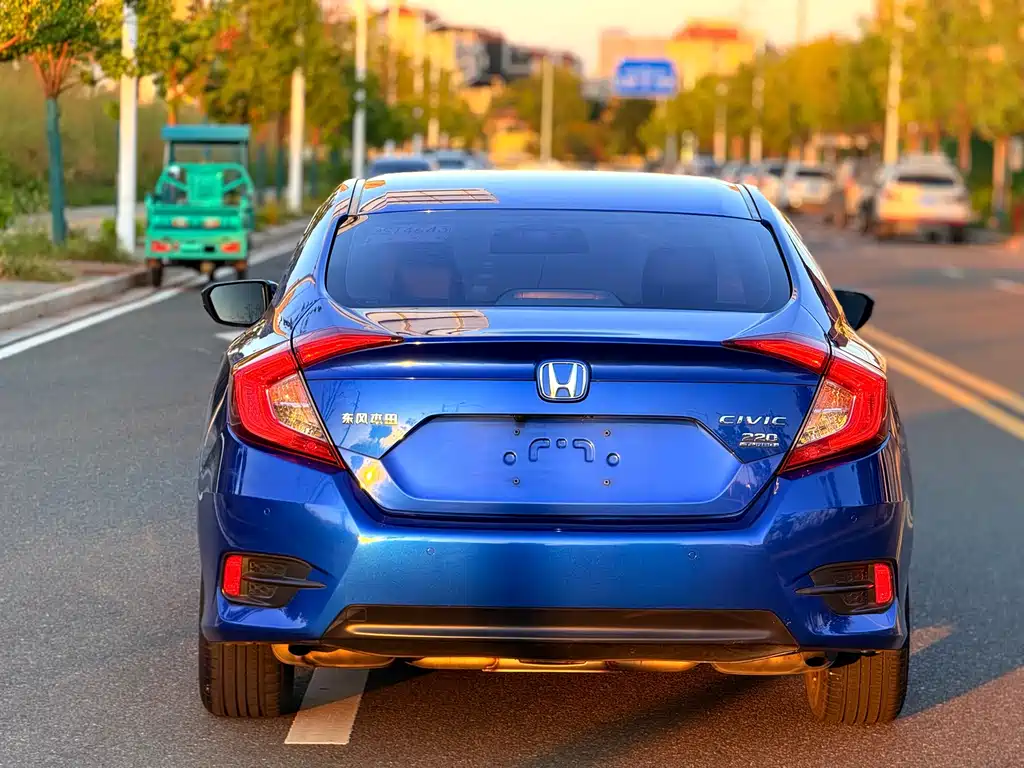 Honda Civic — миниатюра 8