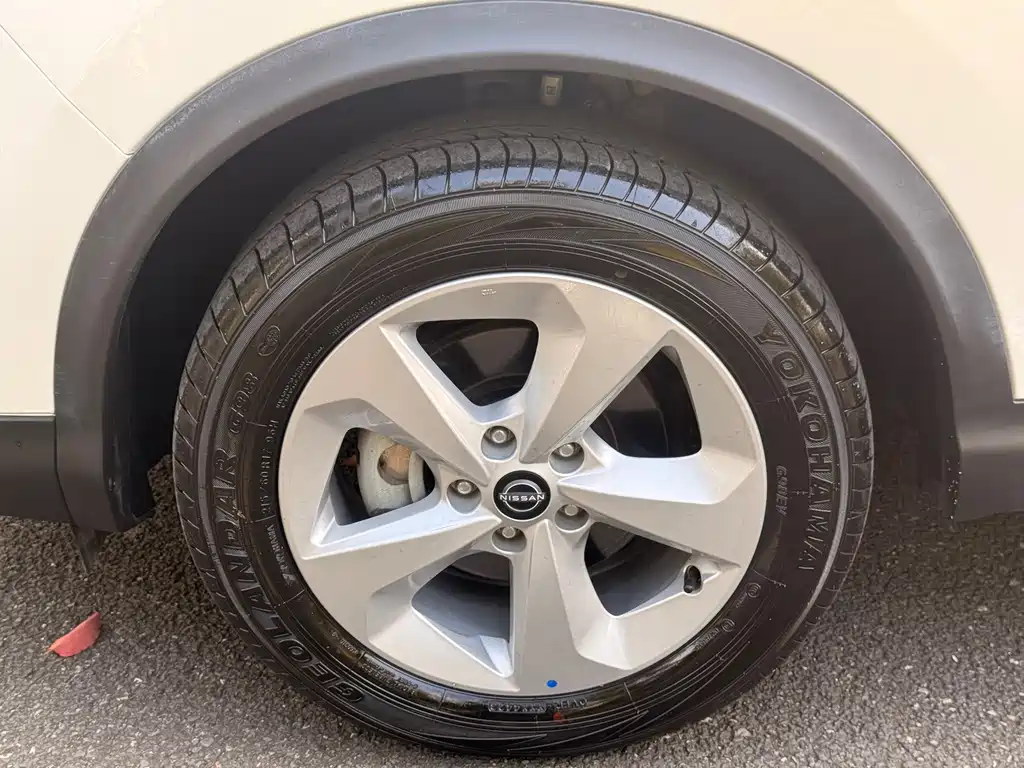 Nissan Qashqai — миниатюра 18