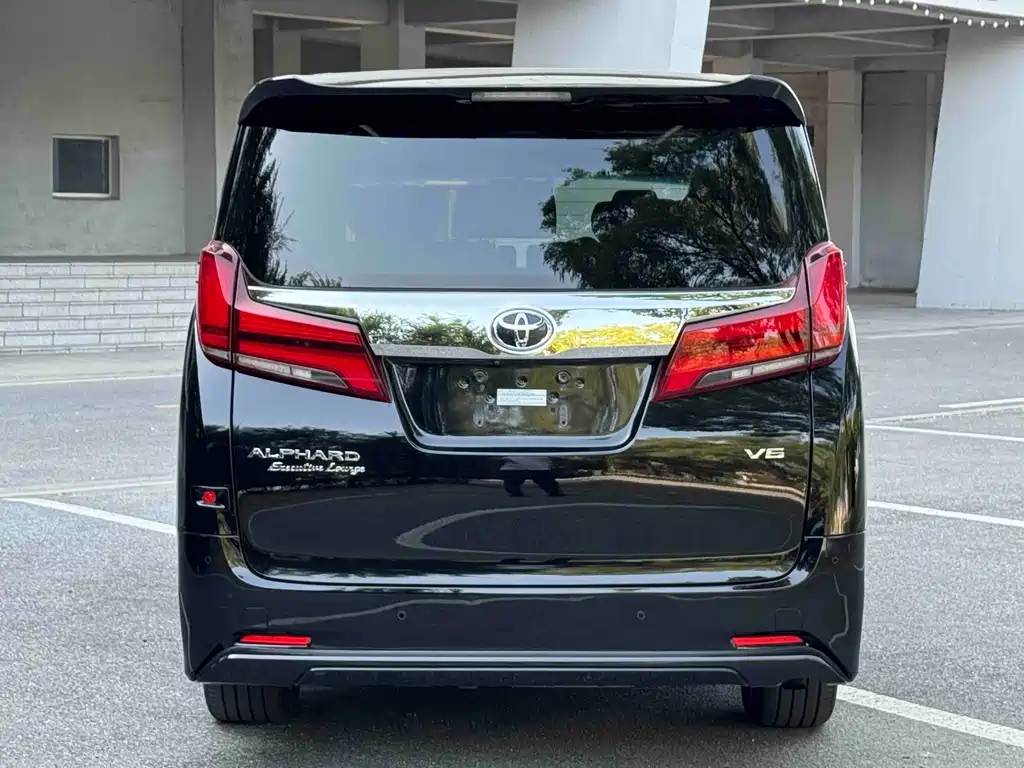 Toyota Alphard — миниатюра 5