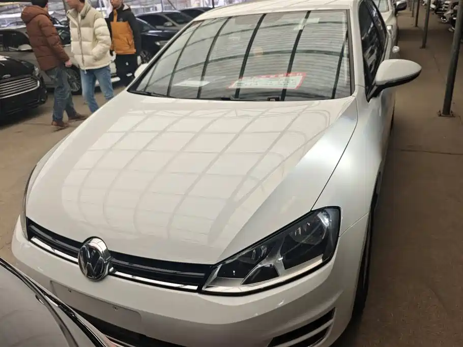 VOLKSWAGEN GOLF