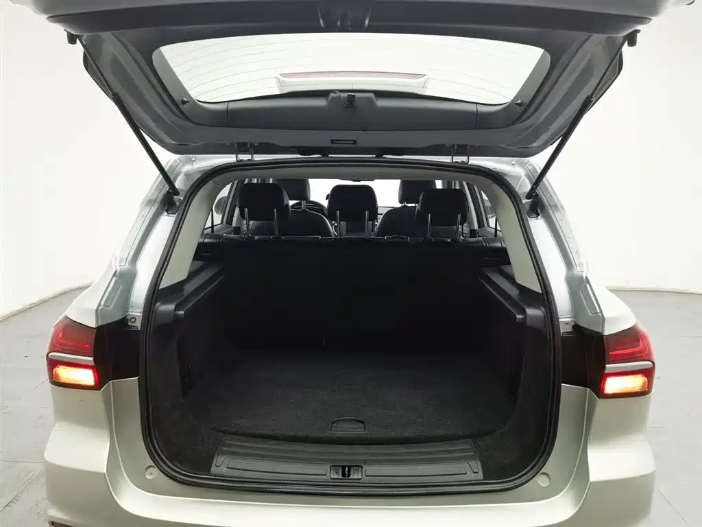 ROEWE RX5 NEW ENERGY