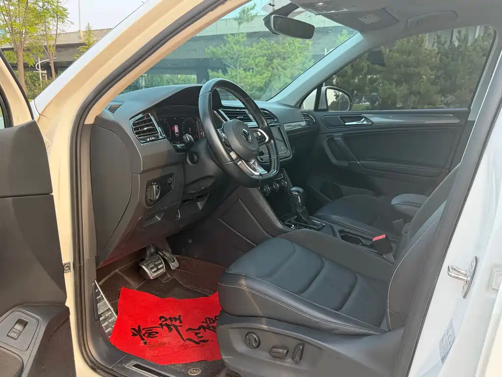 Volkswagen Tiguan L — миниатюра 9