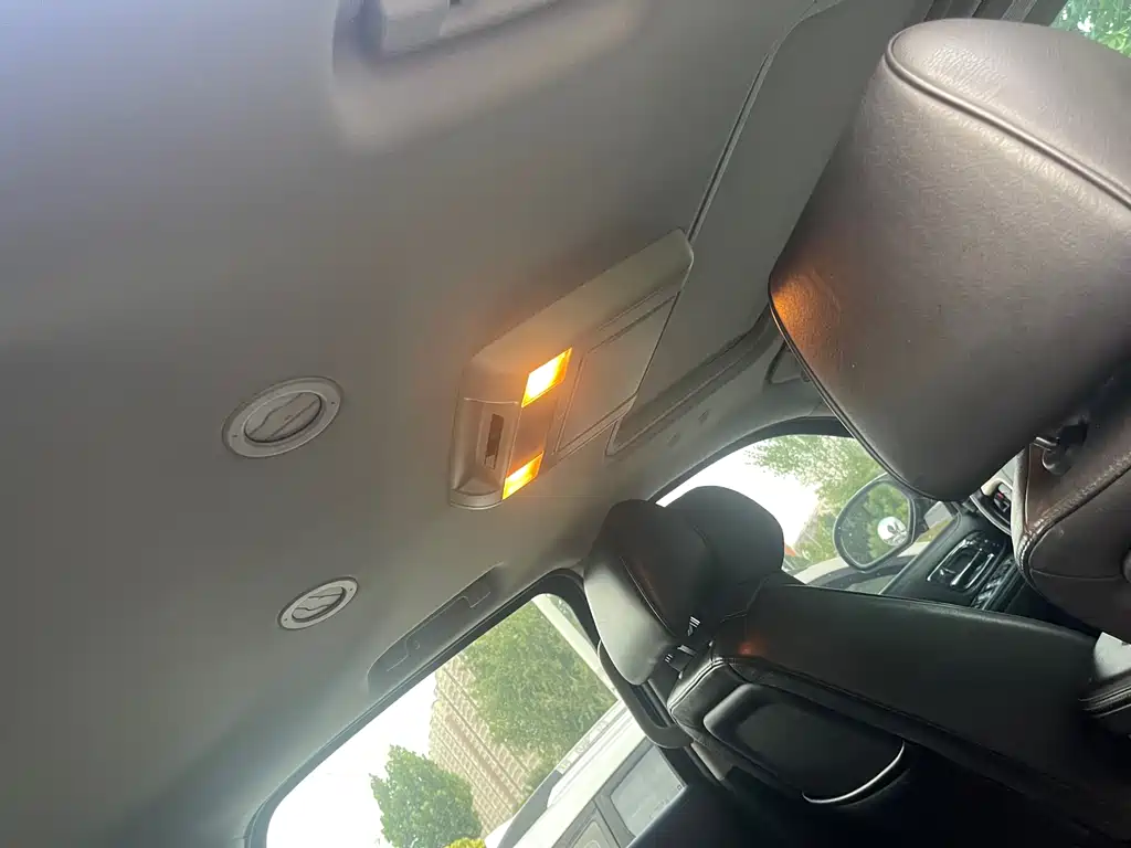 Cadillac Escalade — миниатюра 15
