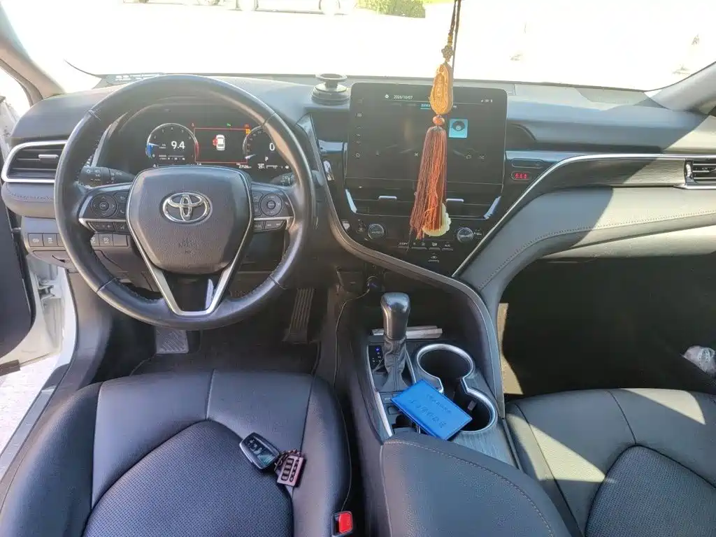 Toyota Camry — миниатюра 5