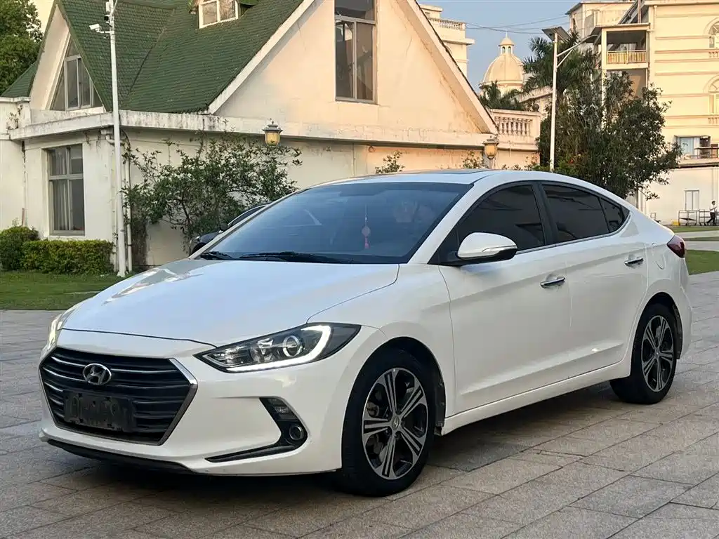 Купить Hyundai Elantra
