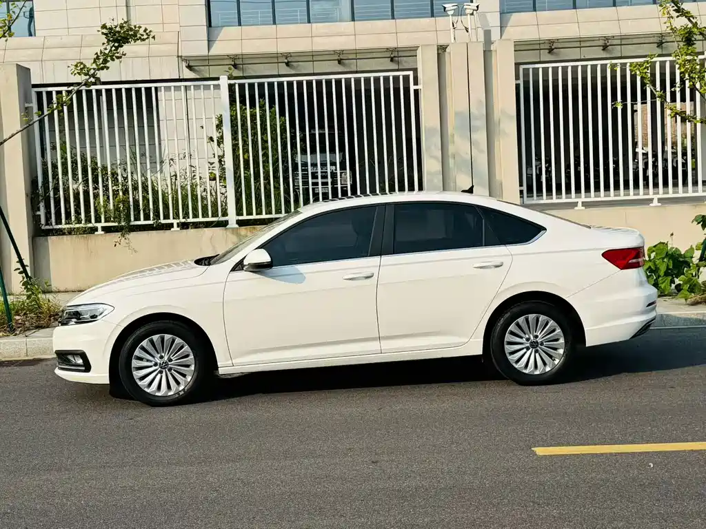 Volkswagen Lavida — миниатюра 2