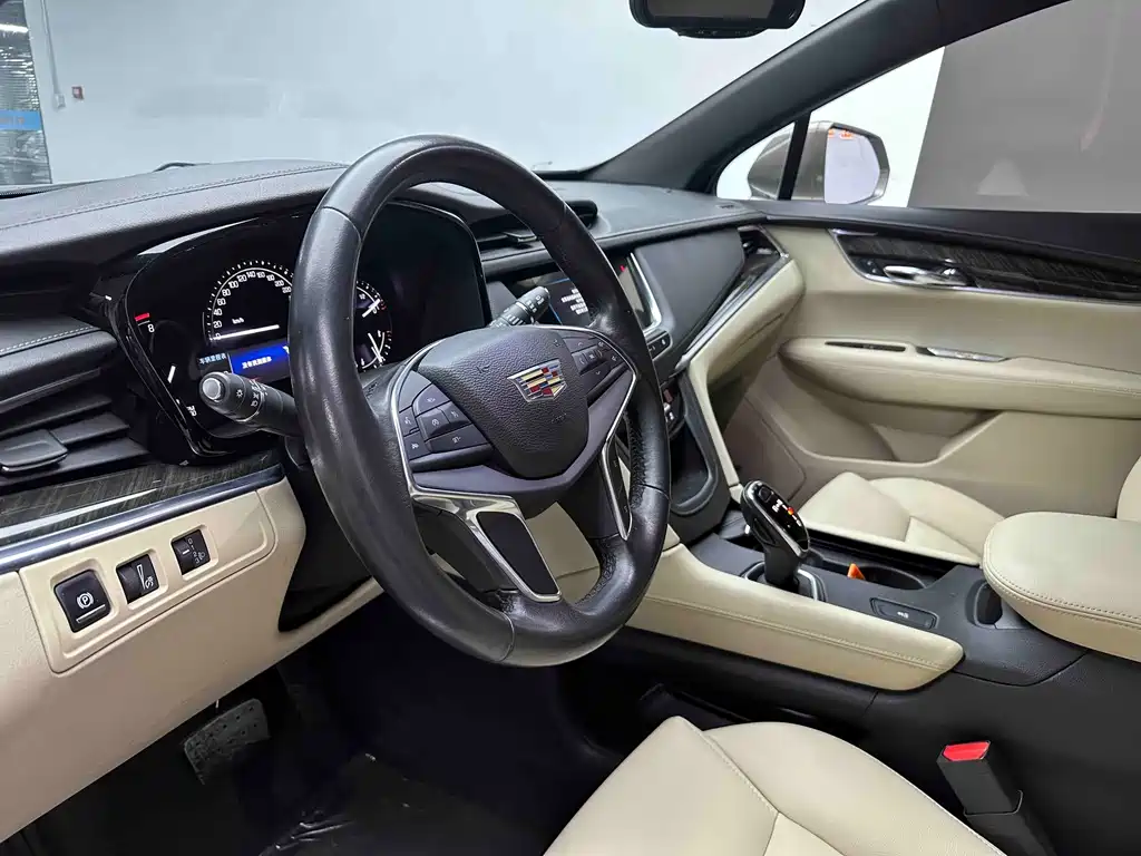 CADILLAC XT5