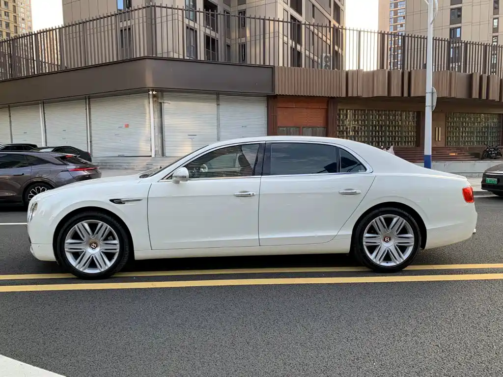 Bentley Flying Spur — миниатюра 7