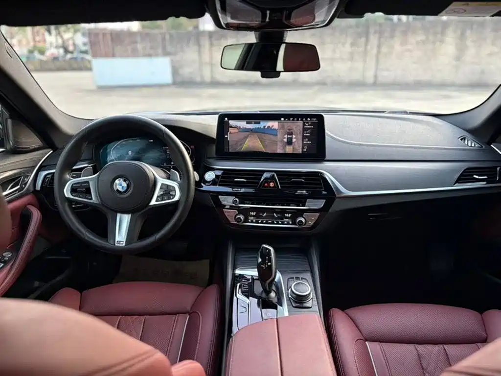 BMW 5 Series — миниатюра 9