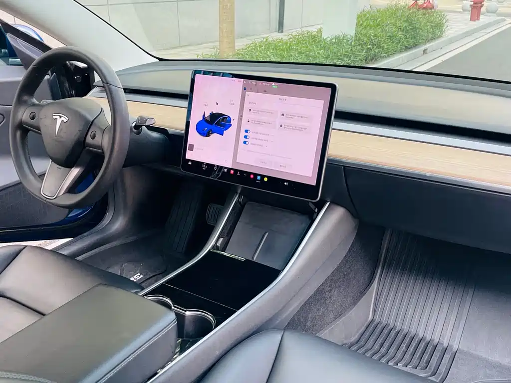 Tesla Model 3 — миниатюра 24
