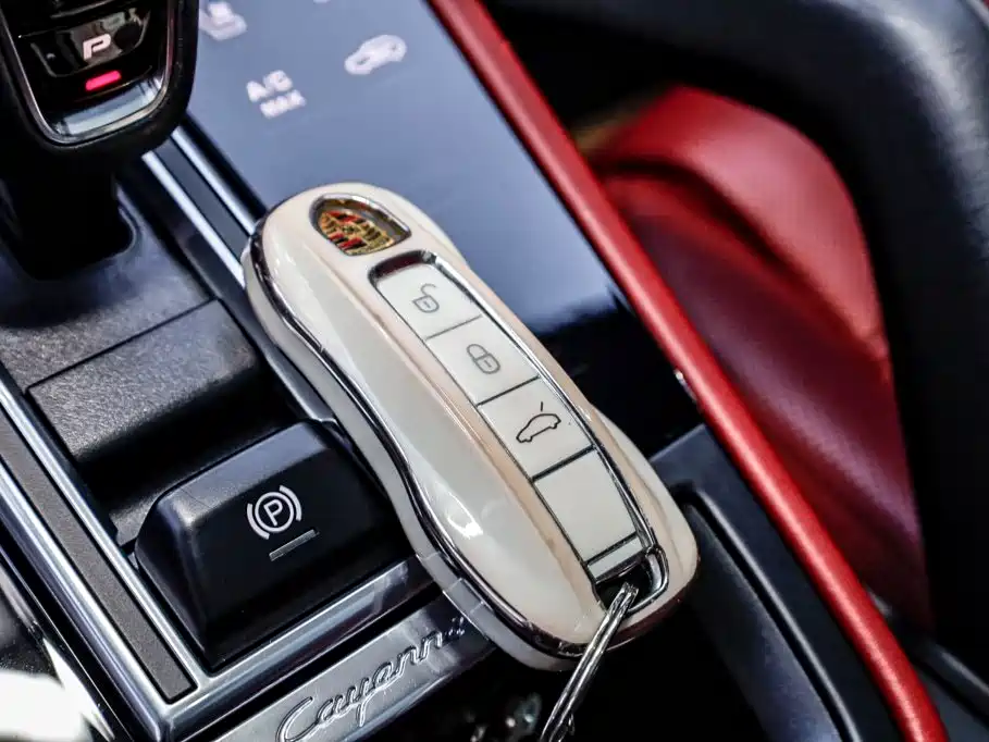 Porsche Cayenne — миниатюра 21