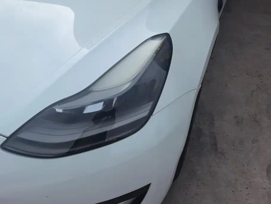 Tesla Model 3 — миниатюра 5