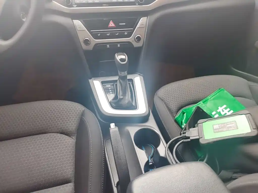 Hyundai Elantra — миниатюра 14