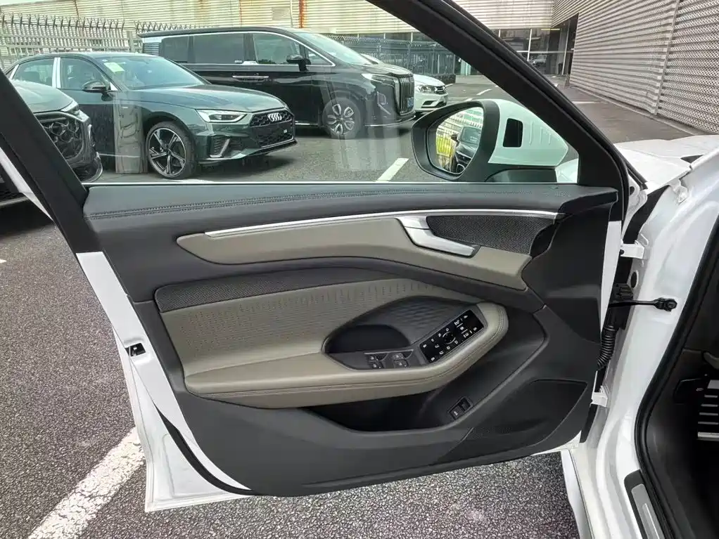 Audi A6L — миниатюра 7
