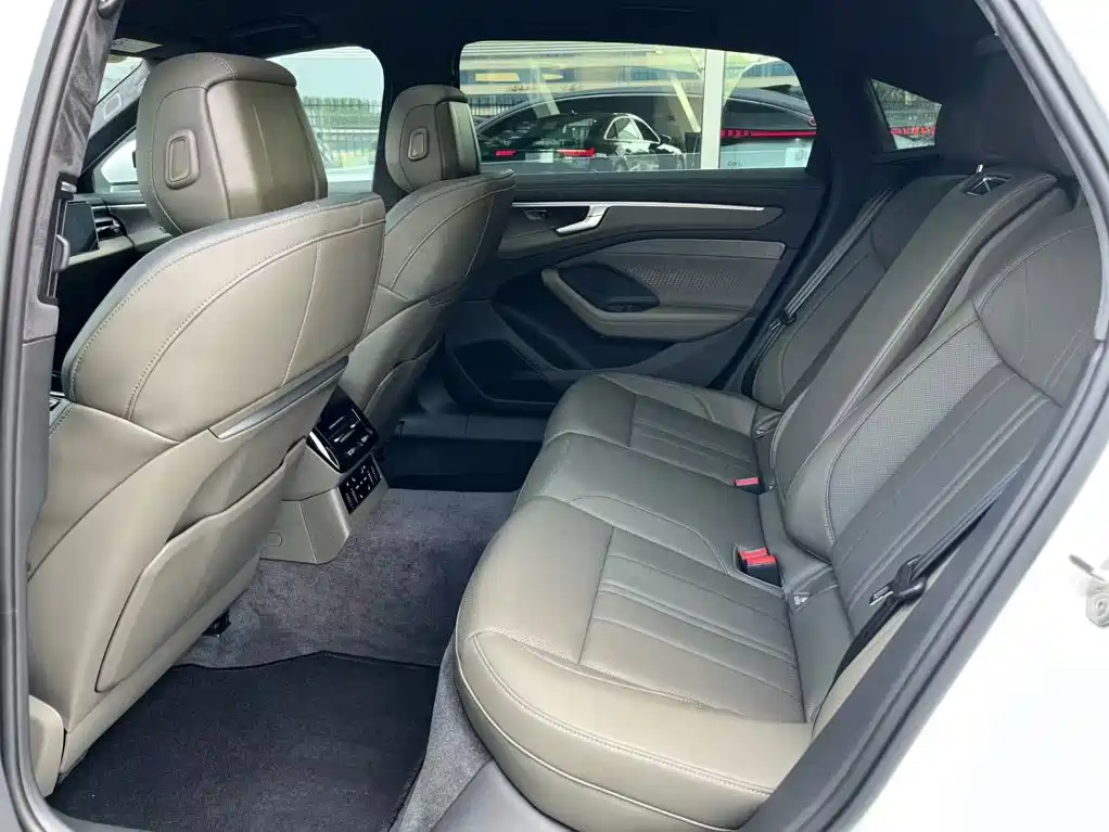Audi A6L — миниатюра 10