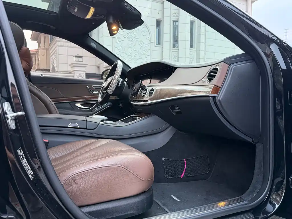 Mercedes-Benz S-Class — миниатюра 13
