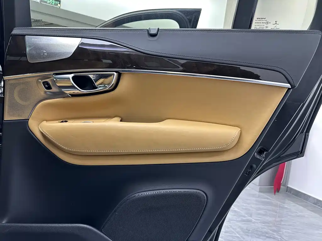 Volvo XC90 — миниатюра 27