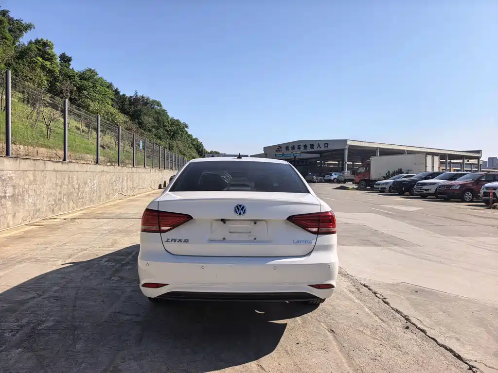 Volkswagen Lavida — миниатюра 6