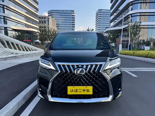 TOYOTA ELFA 2018