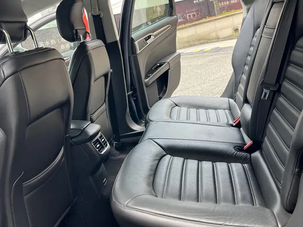 Ford Mondeo — миниатюра 9