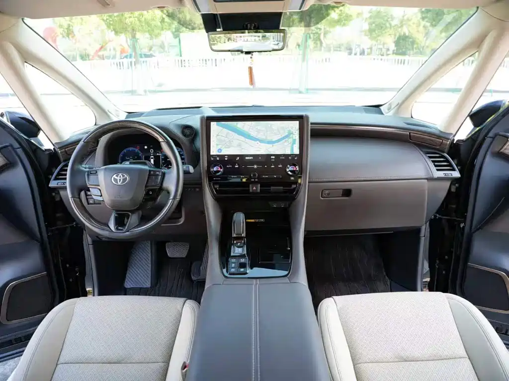 Toyota Alphard — миниатюра 9