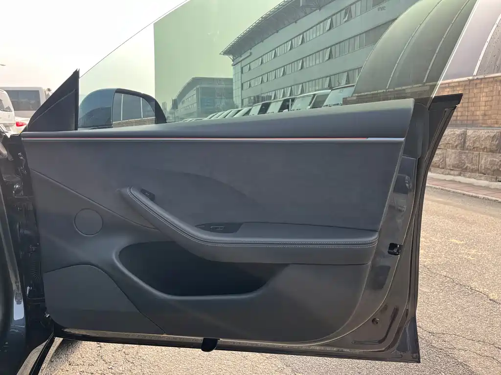 Tesla Model 3 — миниатюра 26