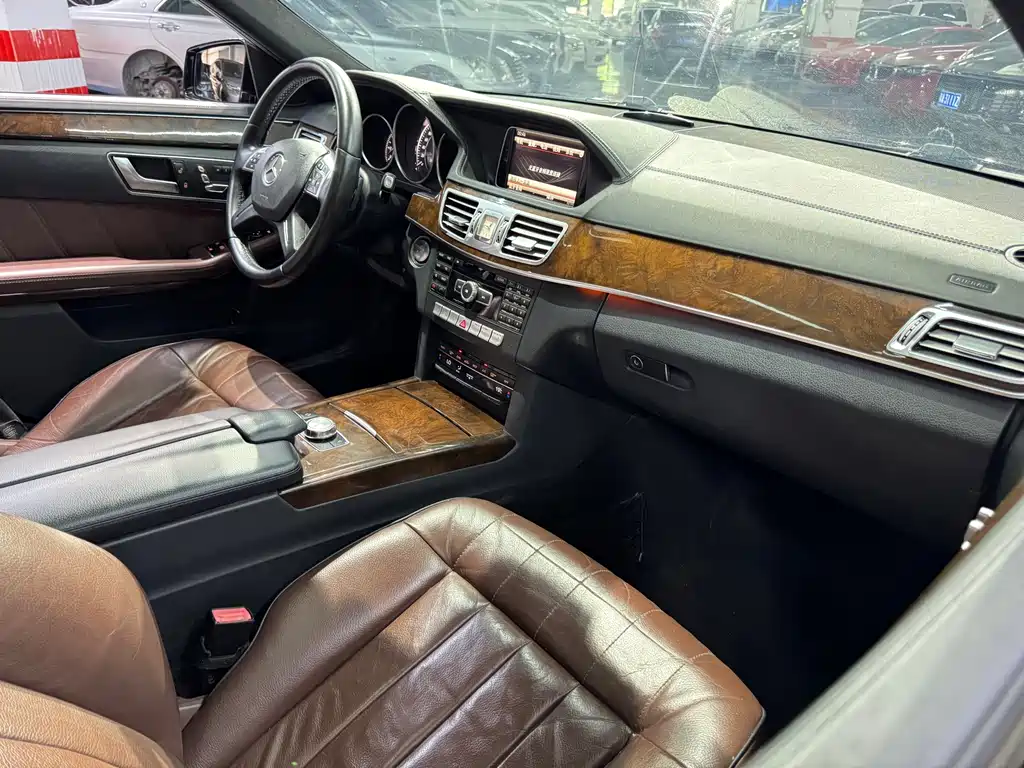 Mercedes-Benz E-Class — миниатюра 9