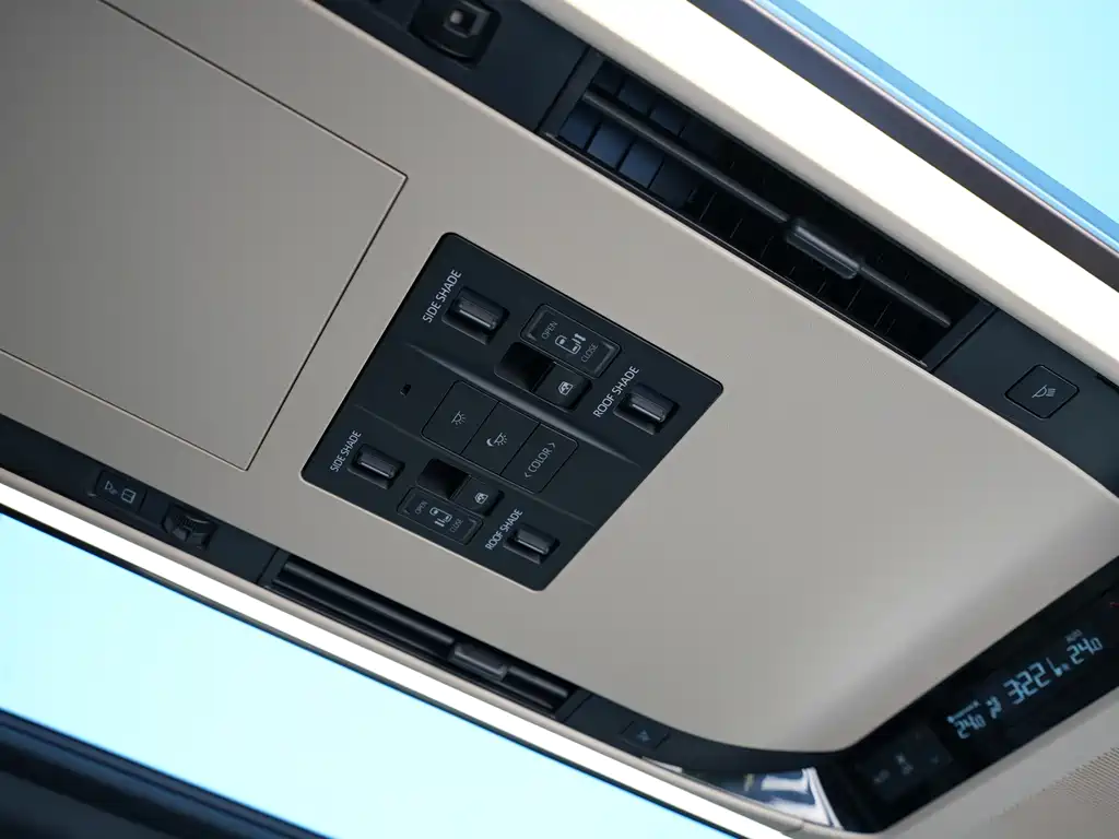 Toyota Alphard — миниатюра 18