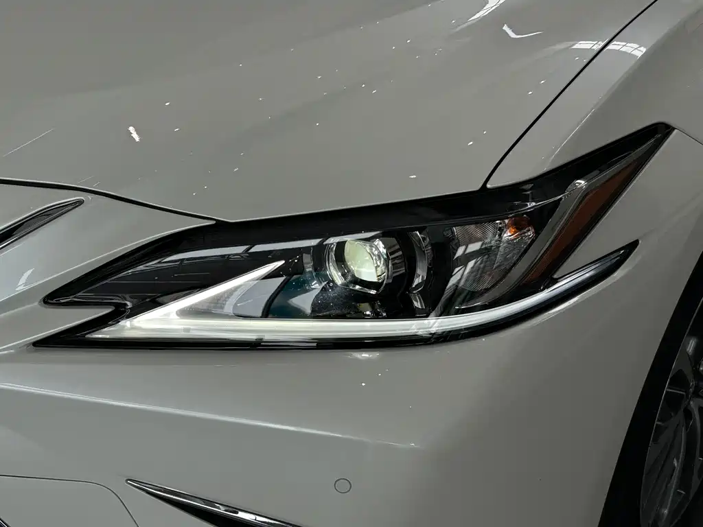 Lexus ES — миниатюра 20