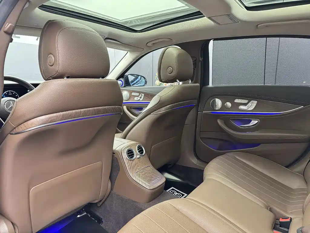 Mercedes-Benz E-Class — миниатюра 6