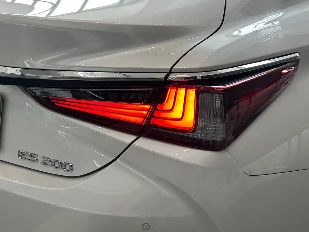 Lexus ES — миниатюра 22