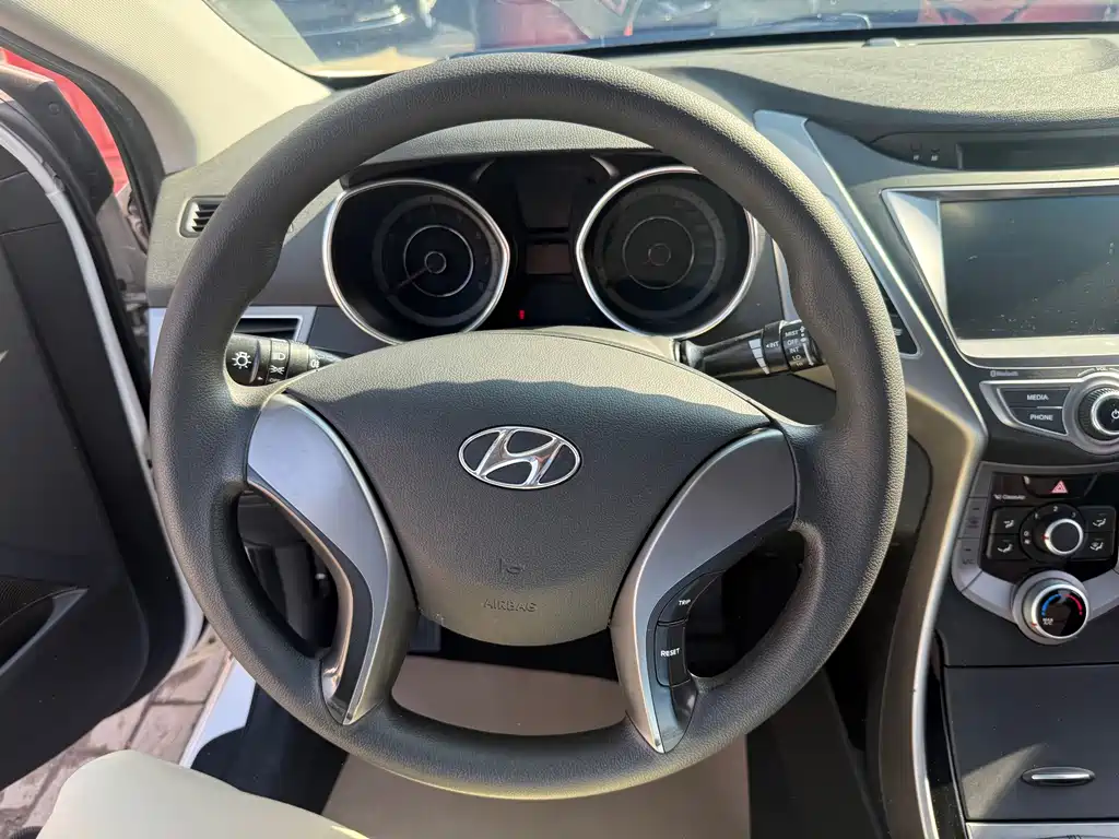 Hyundai Elantra Langdong — миниатюра 7