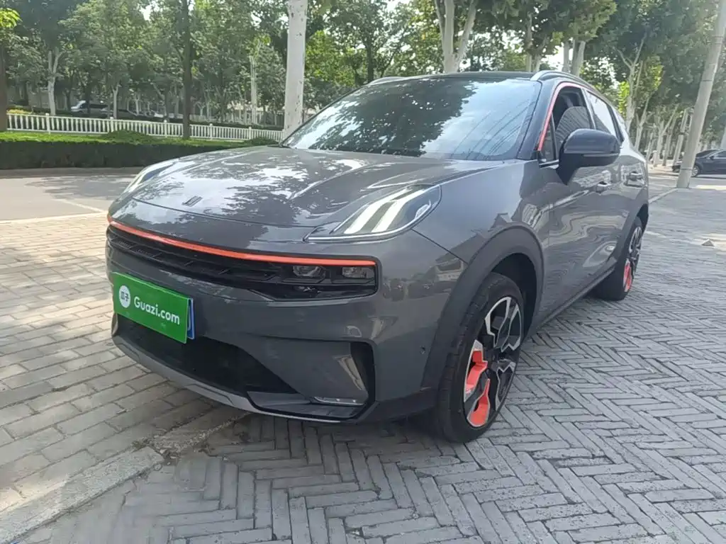Lynk & Co 06