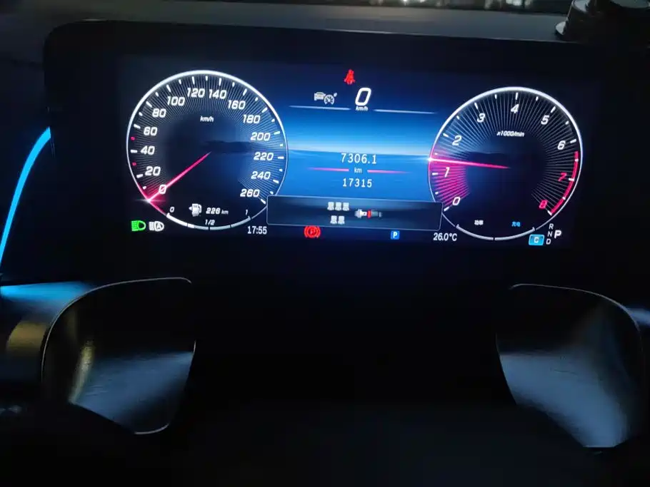 Mercedes-Benz GLB — миниатюра 14
