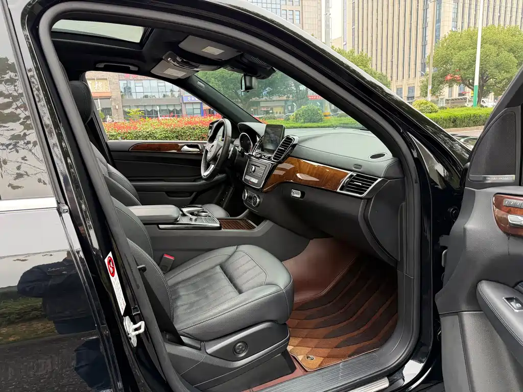 Mercedes-Benz GLS — миниатюра 10