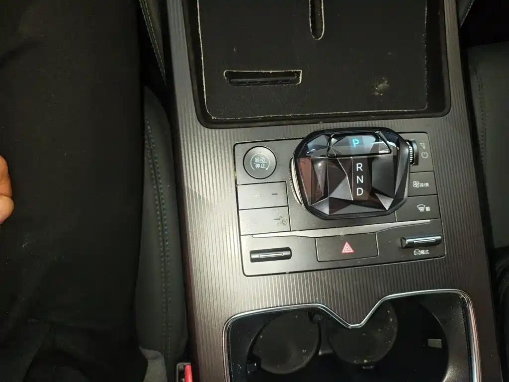 BYD L DM-i — миниатюра 10