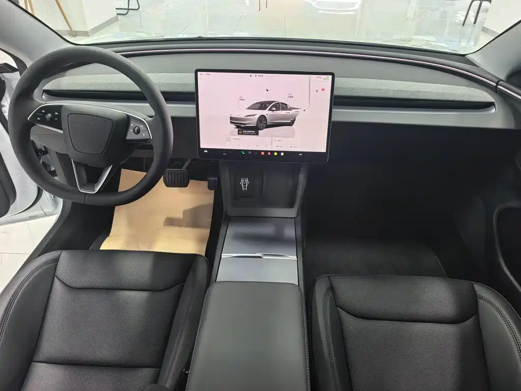 Tesla Model 3 — миниатюра 7