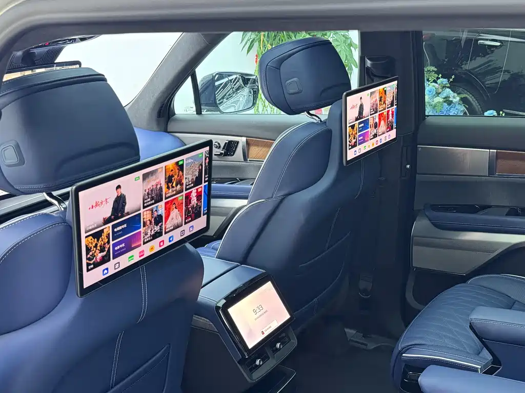 Cadillac VISTIQ — миниатюра 19