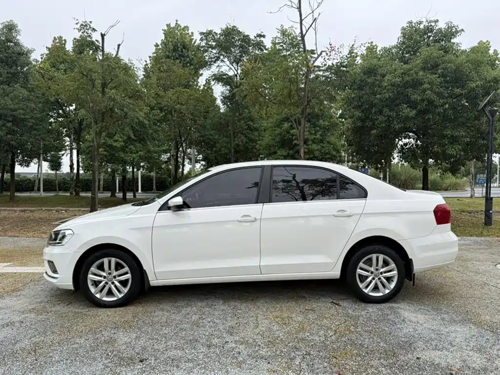 Volkswagen Jetta — миниатюра 4