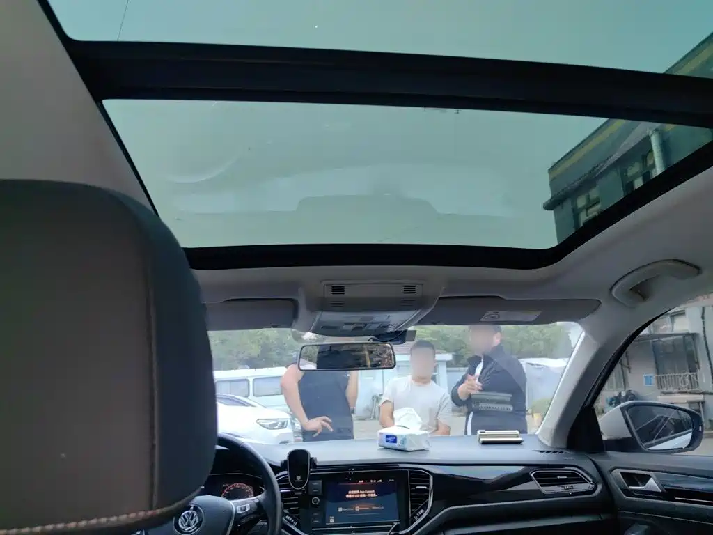 Volkswagen T-Roc — миниатюра 14