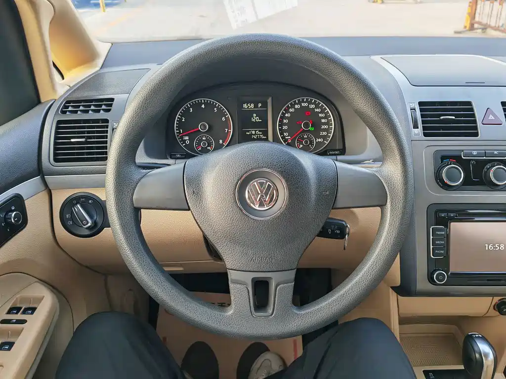 Volkswagen Touran — миниатюра 5