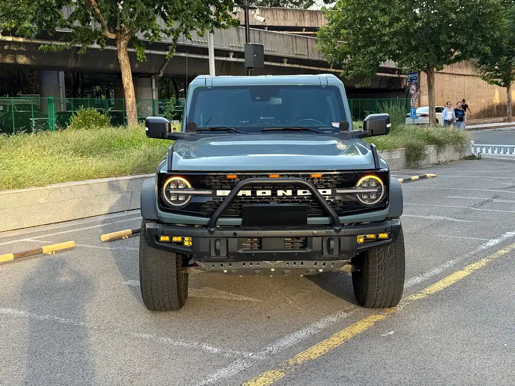 Ford Bronco (Import) — миниатюра 2