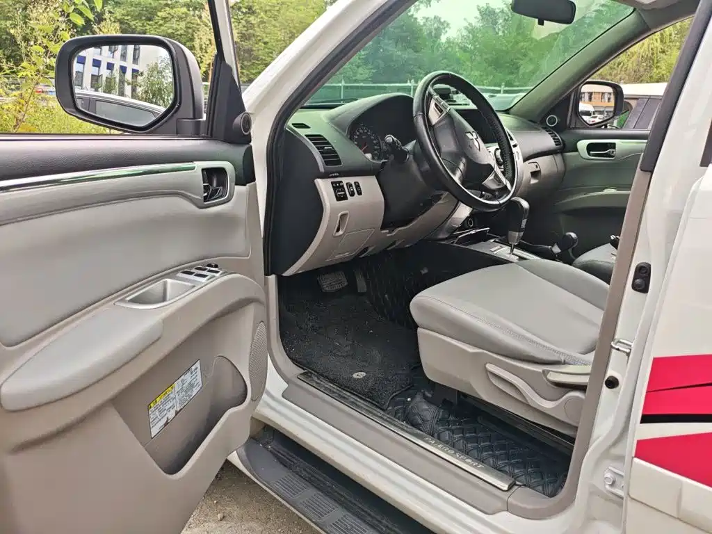 Mitsubishi Pajero Sport — миниатюра 12