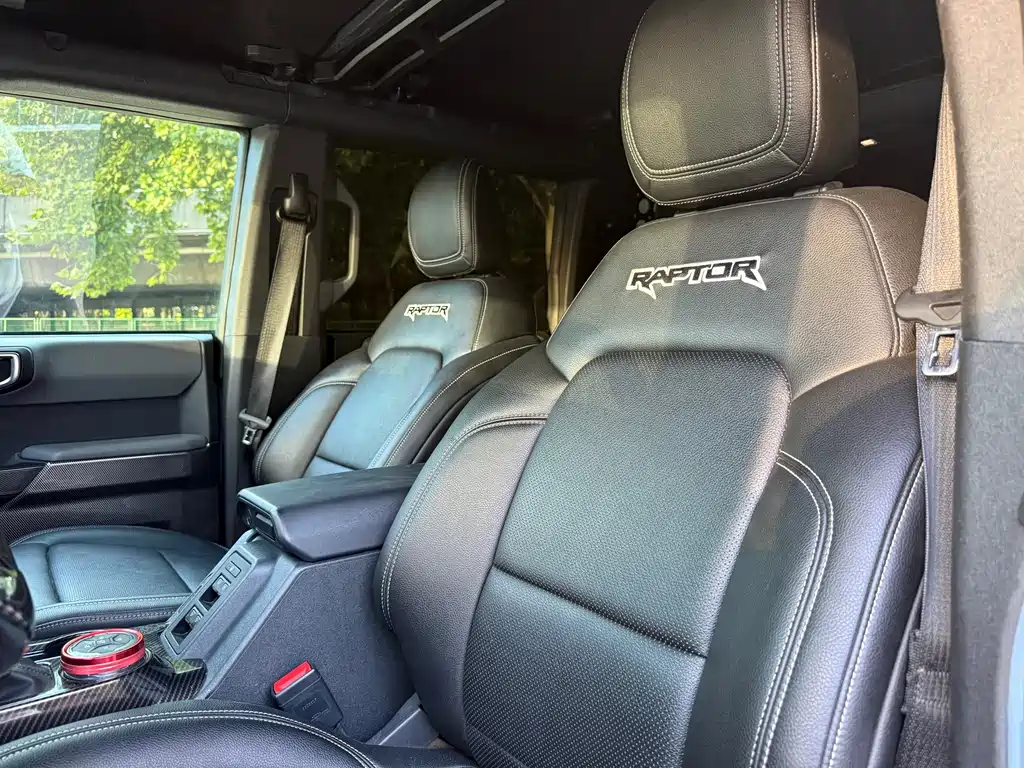 Ford Bronco (Import) — миниатюра 6