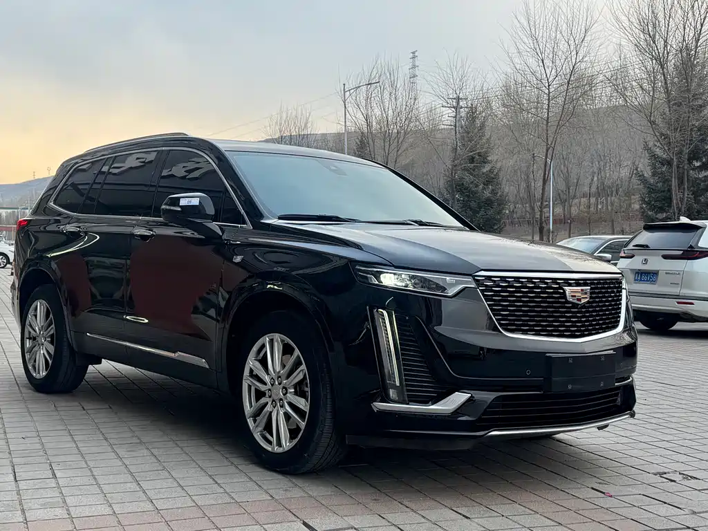 CADILLAC XT6