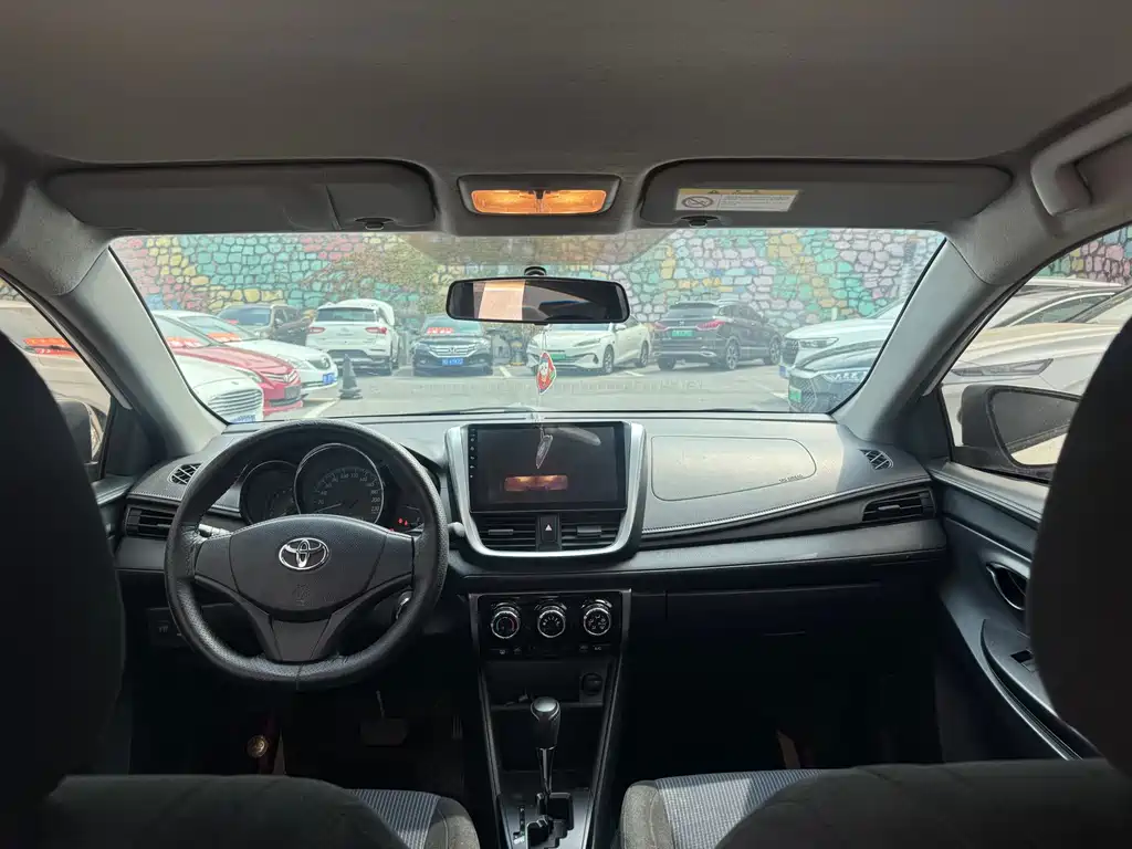 Toyota Yaris L — миниатюра 5