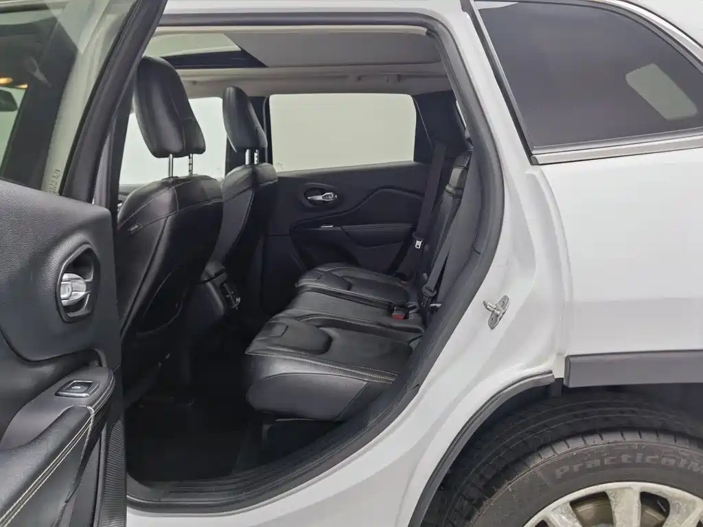 Jeep Cherokee (Import) — миниатюра 15