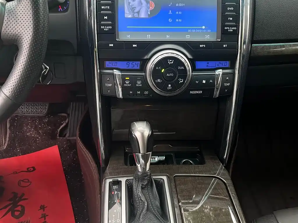 Toyota Reiz — миниатюра 7