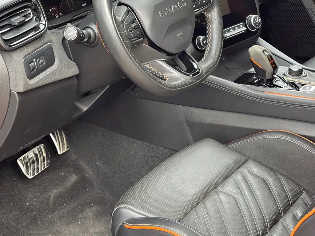 LYNK & CO. 02 HATCHBACK