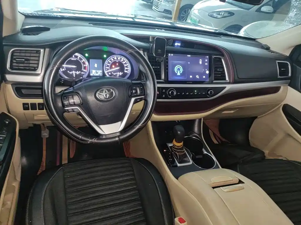 Toyota Highlander — миниатюра 10